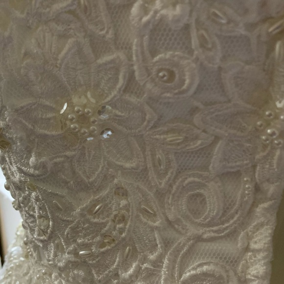 Pre loved 🥰 Morilee Vintage, minimal Raw Silk Wedding Dress. - Picture 4 of 15